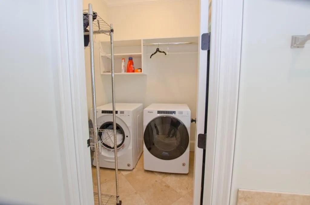 395 Laurel Chase Court, Atlanta, Georgia 30327, 5 Bedrooms Bedrooms, ,5 BathroomsBathrooms,Residential,Sold,395 Laurel Chase Court,6859530