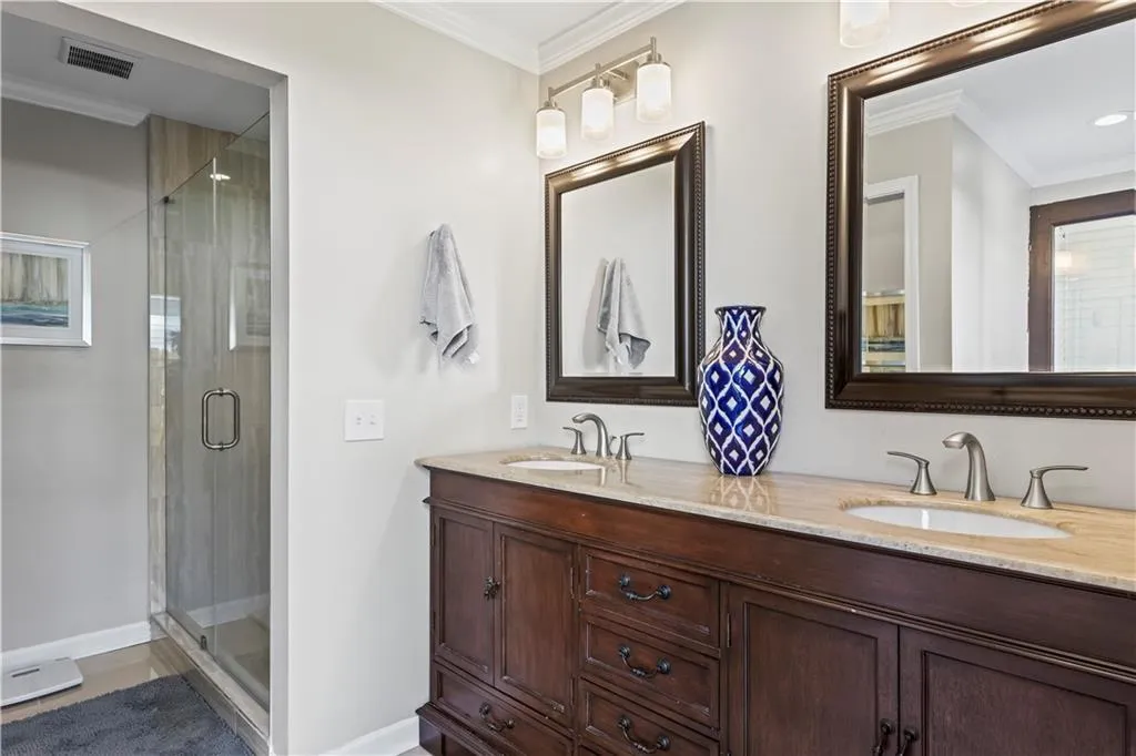 Main level Primary Bathroom