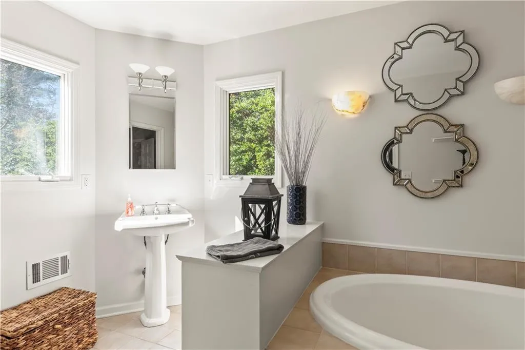 Upstairs Primary Bathroom