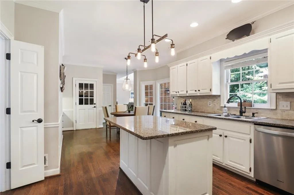7440 Chestwick Court, Sandy Springs, Georgia 30350, 6 Bedrooms Bedrooms, ,5 BathroomsBathrooms,Residential,Sold,7440 Chestwick Court,6784983