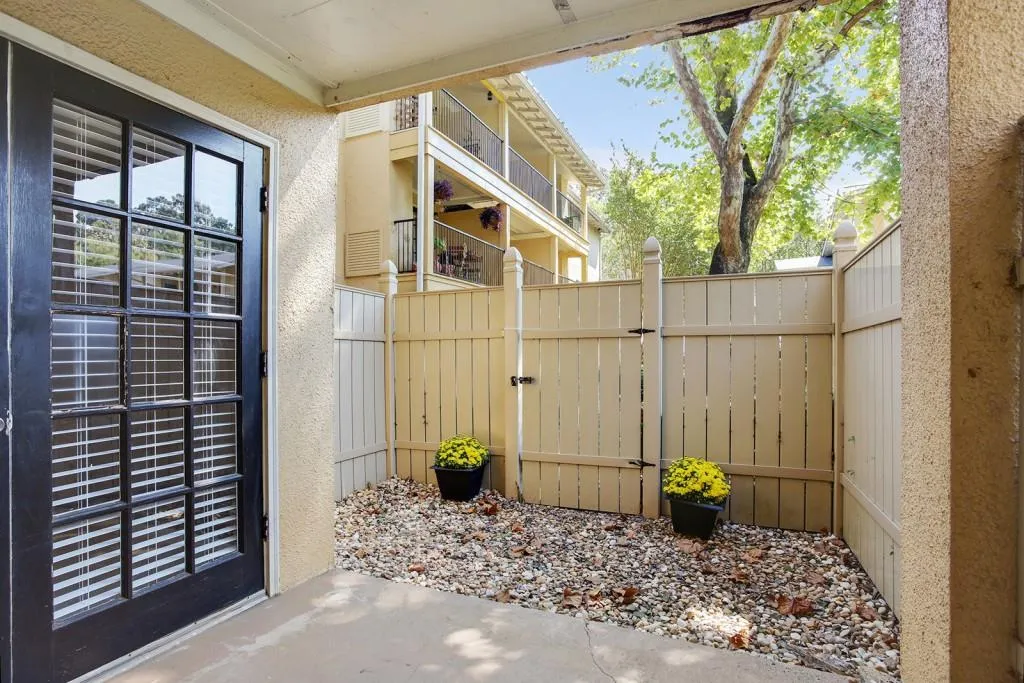 1150 Collier Road Unit J-18, Atlanta, Georgia 30318, 2 Bedrooms Bedrooms, ,2 BathroomsBathrooms,Residential,Sold,1150 Collier Road Unit J-18,5911109