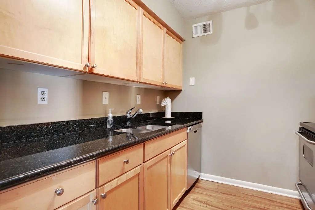 1150 Collier Road Unit J-18, Atlanta, Georgia 30318, 2 Bedrooms Bedrooms, ,2 BathroomsBathrooms,Residential,Sold,1150 Collier Road Unit J-18,5911109