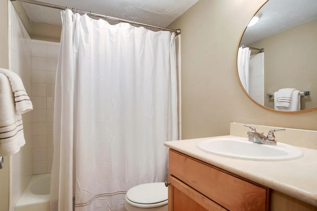 1150 Collier Road Unit J-18, Atlanta, Georgia 30318, 2 Bedrooms Bedrooms, ,2 BathroomsBathrooms,Residential,Sold,1150 Collier Road Unit J-18,5911109