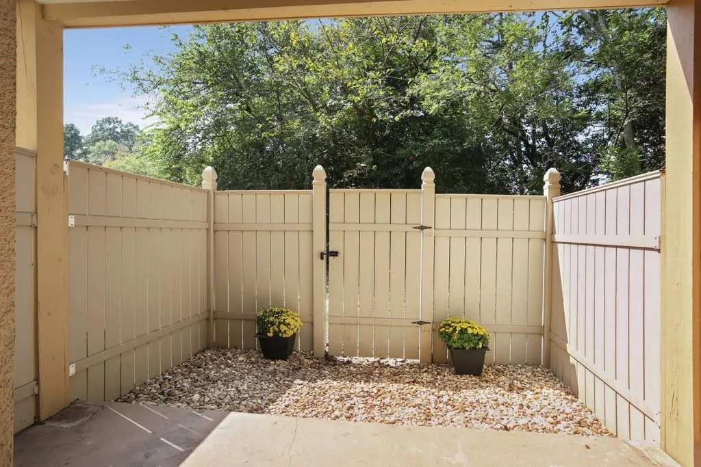 1150 Collier Road Unit J-18, Atlanta, Georgia 30318, 2 Bedrooms Bedrooms, ,2 BathroomsBathrooms,Residential,Sold,1150 Collier Road Unit J-18,5911109