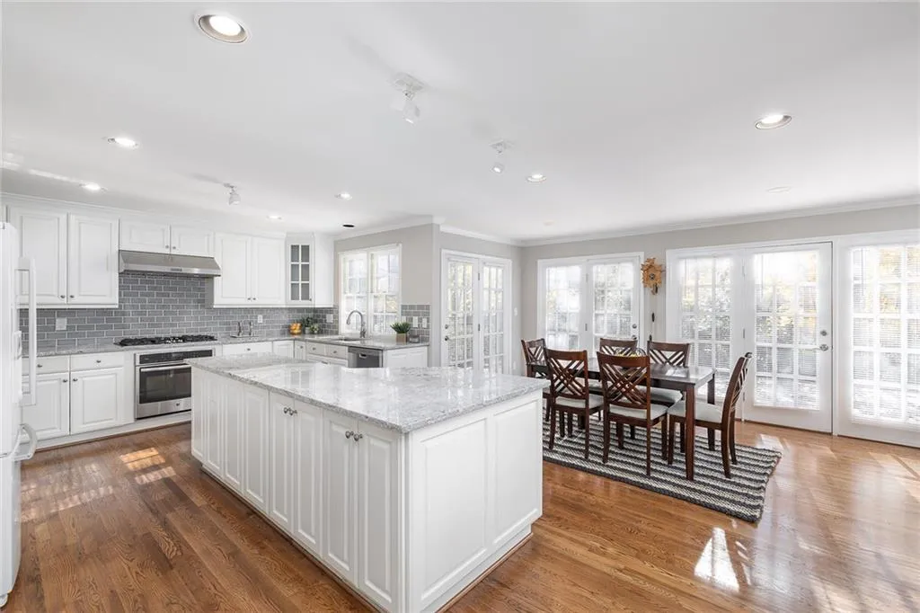 885 Edgewater Trail, Atlanta, Georgia 30328, 3 Bedrooms Bedrooms, ,2 BathroomsBathrooms,Residential,Sold,885 Edgewater Trail,7141629