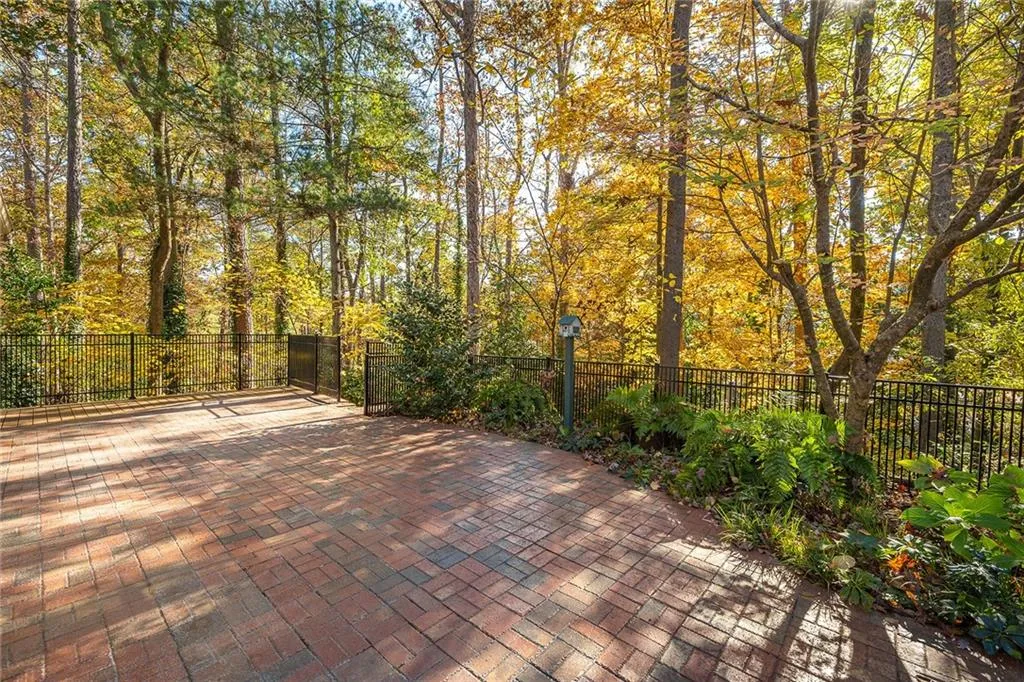 885 Edgewater Trail, Atlanta, Georgia 30328, 3 Bedrooms Bedrooms, ,2 BathroomsBathrooms,Residential,Sold,885 Edgewater Trail,7141629