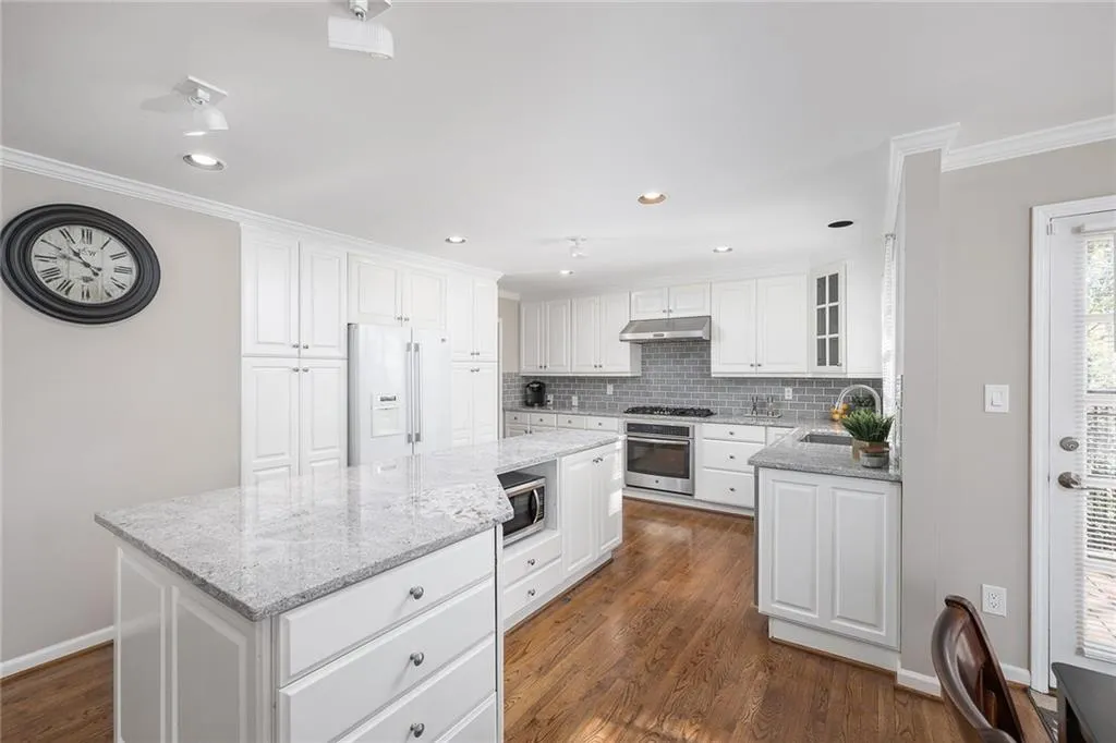 885 Edgewater Trail, Atlanta, Georgia 30328, 3 Bedrooms Bedrooms, ,2 BathroomsBathrooms,Residential,Sold,885 Edgewater Trail,7141629