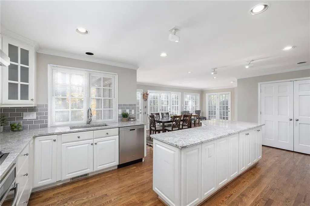 885 Edgewater Trail, Atlanta, Georgia 30328, 3 Bedrooms Bedrooms, ,2 BathroomsBathrooms,Residential,Sold,885 Edgewater Trail,7141629