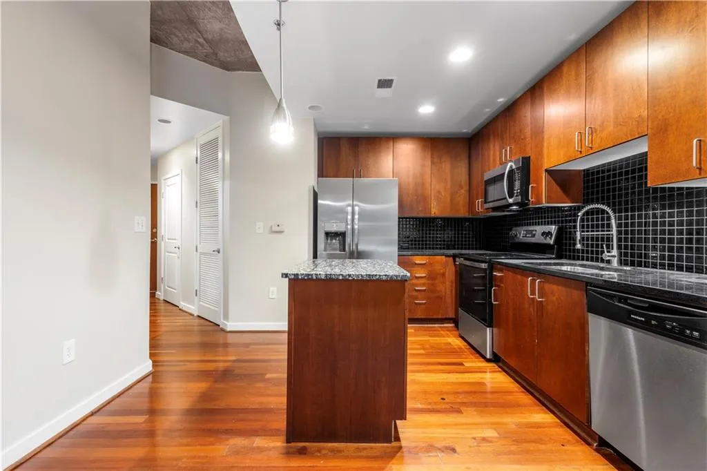250 Pharr Road Ne Unit 308, Atlanta, Georgia 30305, 2 Bedrooms Bedrooms, ,2 BathroomsBathrooms,Residential,For Sale,250 Pharr Road Ne Unit 308,7624075