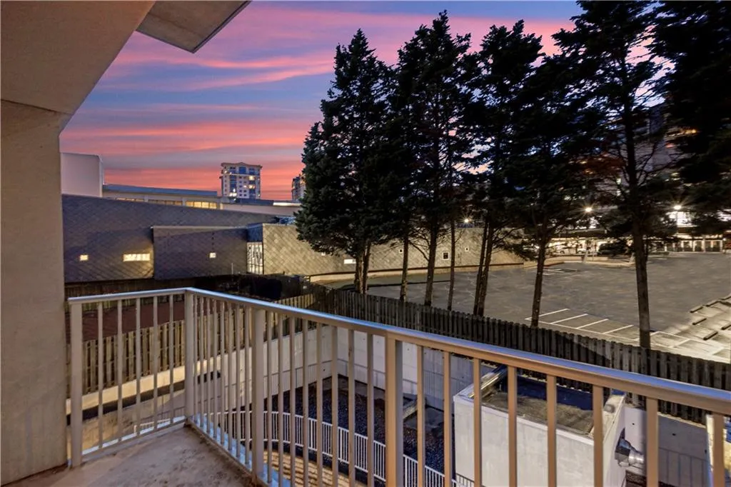 250 Pharr Road Ne Unit 308, Atlanta, Georgia 30305, 2 Bedrooms Bedrooms, ,2 BathroomsBathrooms,Residential,For Sale,250 Pharr Road Ne Unit 308,7624075