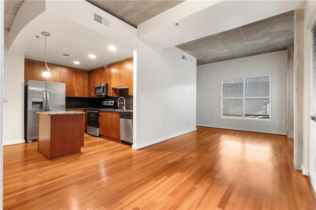 250 Pharr Road Ne Unit 308, Atlanta, Georgia 30305, 2 Bedrooms Bedrooms, ,2 BathroomsBathrooms,Residential,For Sale,250 Pharr Road Ne Unit 308,7624075