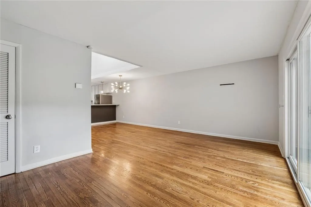 346 Carpenter Drive Unit 77, Sandy Springs, Georgia 30328, 2 Bedrooms Bedrooms, ,1 BathroomBathrooms,Residential,For Sale,346 Carpenter Drive Unit 77,7577326