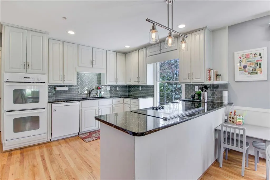635 Wyncourtney Drive, Sandy Springs, Georgia 30328, 3 Bedrooms Bedrooms, ,2 BathroomsBathrooms,Residential,Sold,635 Wyncourtney Drive,5981699
