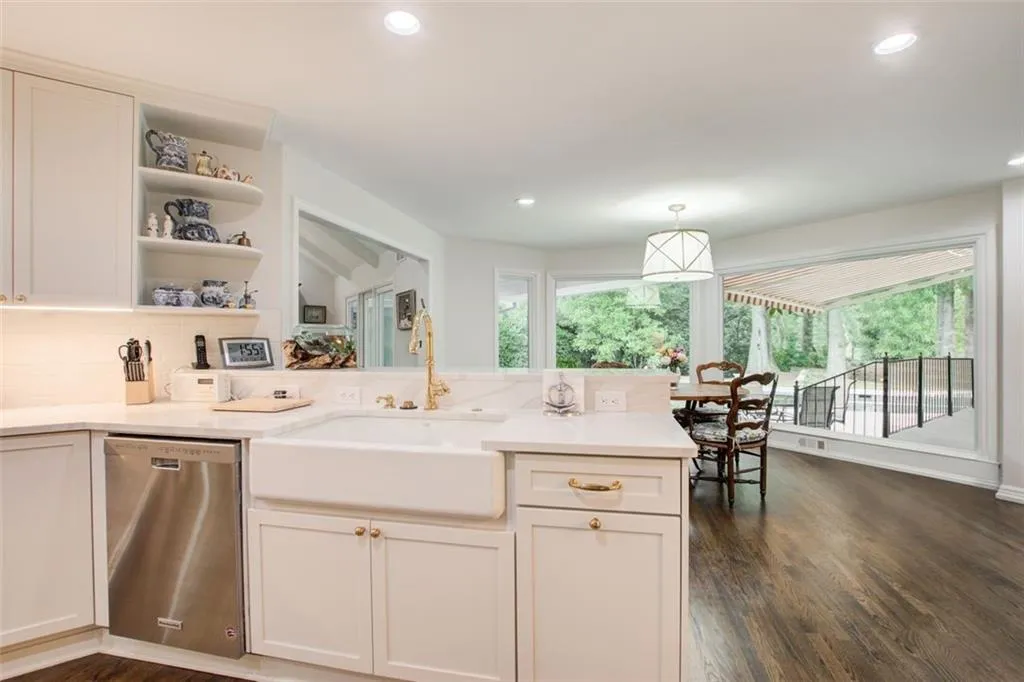 405 River Glen Trace, Atlanta, Georgia 30328, 3 Bedrooms Bedrooms, ,3 BathroomsBathrooms,Residential,Sold,405 River Glen Trace,7275394