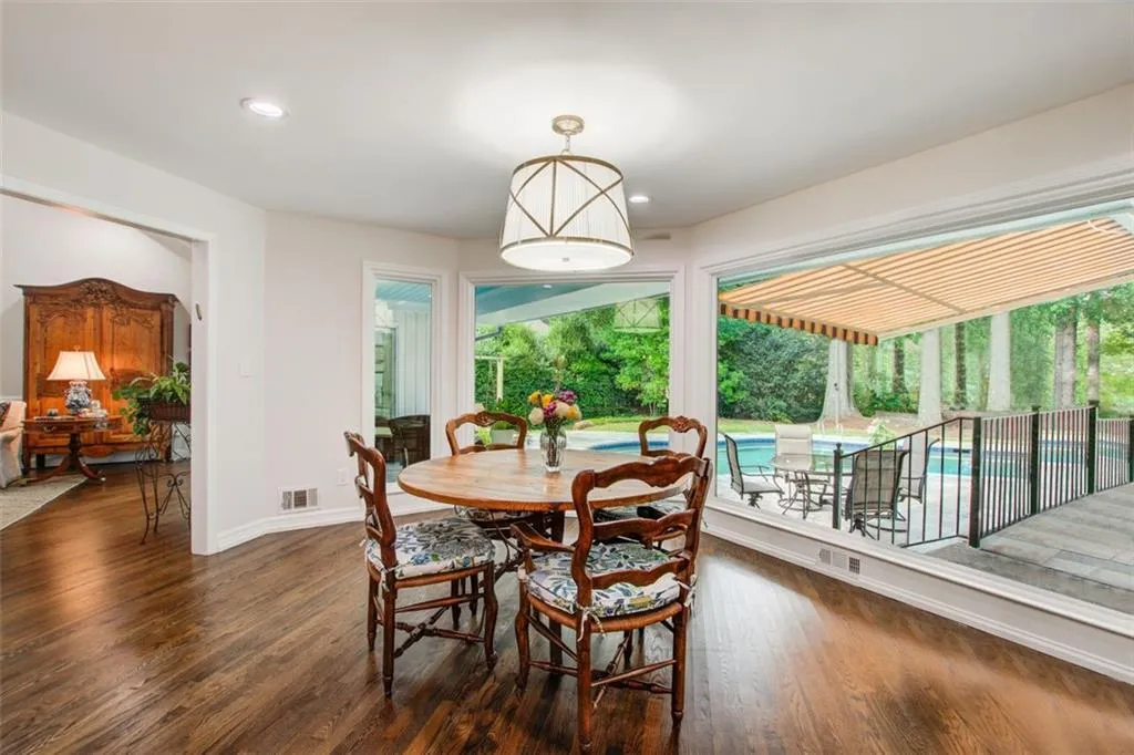405 River Glen Trace, Atlanta, Georgia 30328, 3 Bedrooms Bedrooms, ,3 BathroomsBathrooms,Residential,Sold,405 River Glen Trace,7275394
