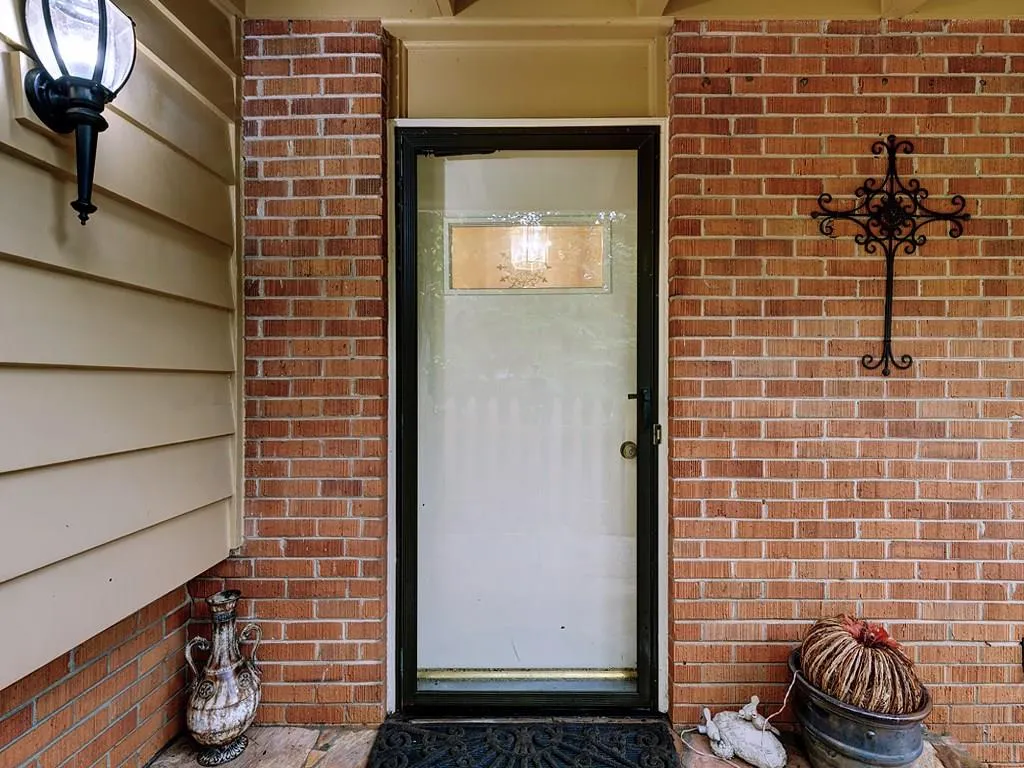 6451 Vernon Woods Drive, Sandy Springs, Georgia 30328, 3 Bedrooms Bedrooms, ,3 BathroomsBathrooms,Residential,Sold,6451 Vernon Woods Drive,6098648