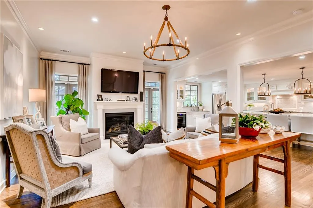 6275 Aberdeen Drive, Atlanta, Georgia 30328, 4 Bedrooms Bedrooms, ,3 BathroomsBathrooms,Residential,Sold,6275 Aberdeen Drive,6110870