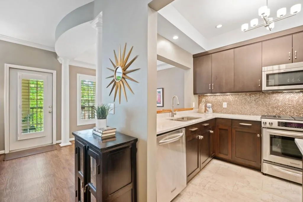 3636 Habersham Road Nw Unit 1103, Atlanta, Georgia 30305, 2 Bedrooms Bedrooms, ,2 BathroomsBathrooms,Residential,For Sale,3636 Habersham Road Nw Unit 1103,7612919