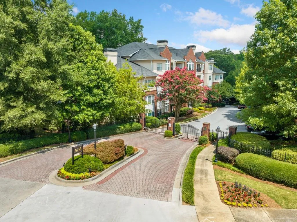 3636 Habersham Road Nw Unit 1103, Atlanta, Georgia 30305, 2 Bedrooms Bedrooms, ,2 BathroomsBathrooms,Residential,For Sale,3636 Habersham Road Nw Unit 1103,7612919