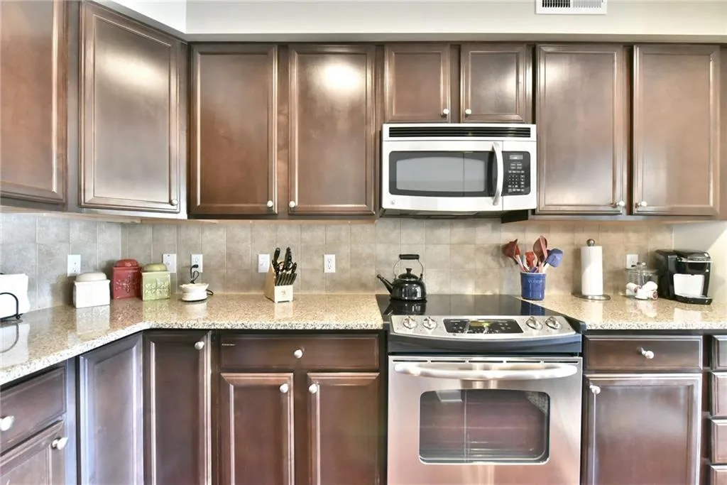 200 River Vista Drive Unit 426, Atlanta, Georgia 30339, 2 Bedrooms Bedrooms, ,2 BathroomsBathrooms,Residential,Sold,200 River Vista Drive Unit 426,5814525