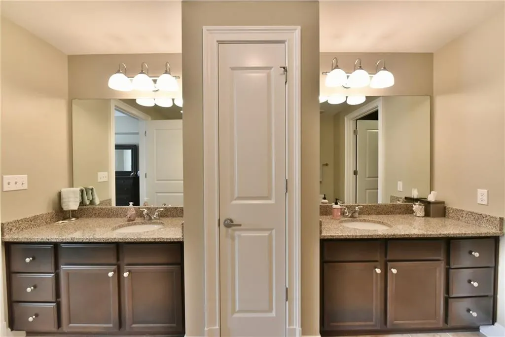 200 River Vista Drive Unit 426, Atlanta, Georgia 30339, 2 Bedrooms Bedrooms, ,2 BathroomsBathrooms,Residential,Sold,200 River Vista Drive Unit 426,5814525