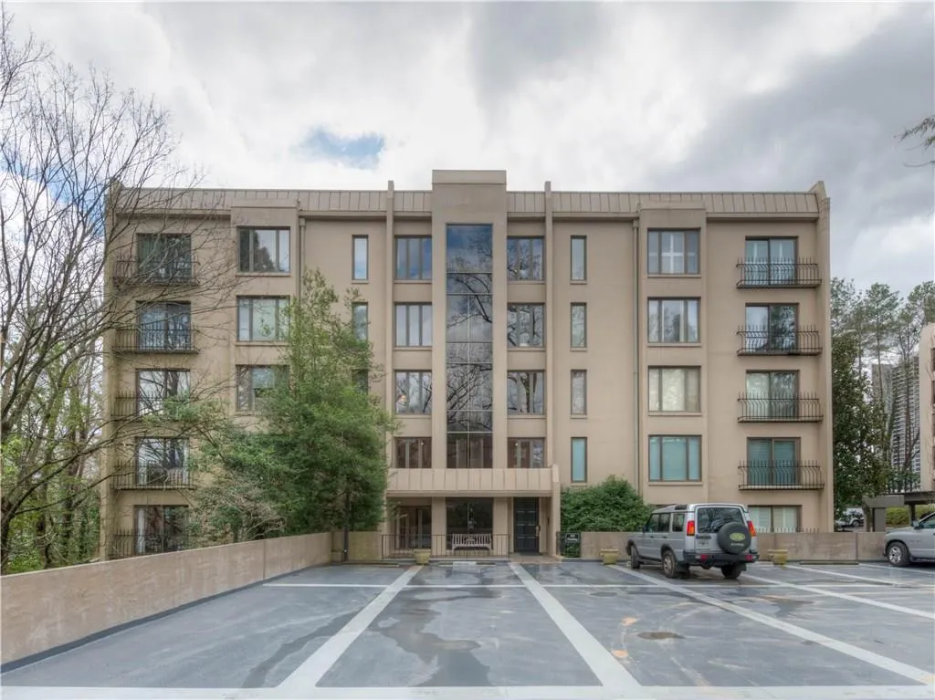 2771 Peachtree Road Ne Unit 3, Atlanta, Georgia 30305, 2 Bedrooms Bedrooms, ,2 BathroomsBathrooms,Residential,Sold,2771 Peachtree Road Ne Unit 3,5996368