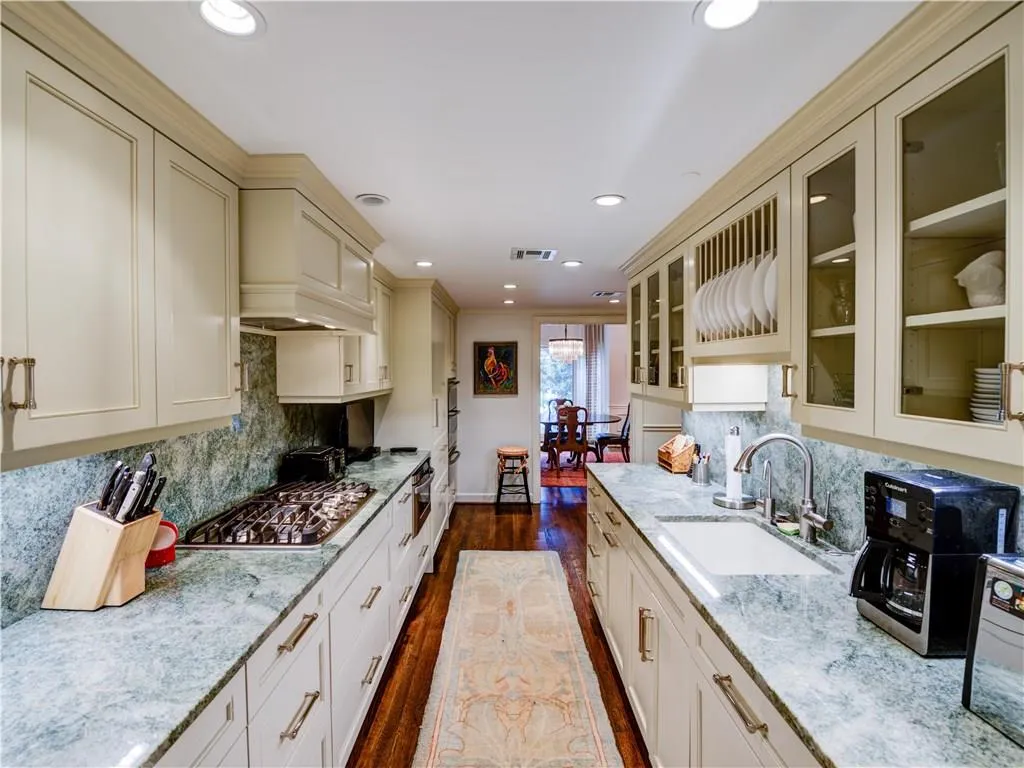2771 Peachtree Road Ne Unit 3, Atlanta, Georgia 30305, 2 Bedrooms Bedrooms, ,2 BathroomsBathrooms,Residential,Sold,2771 Peachtree Road Ne Unit 3,5996368