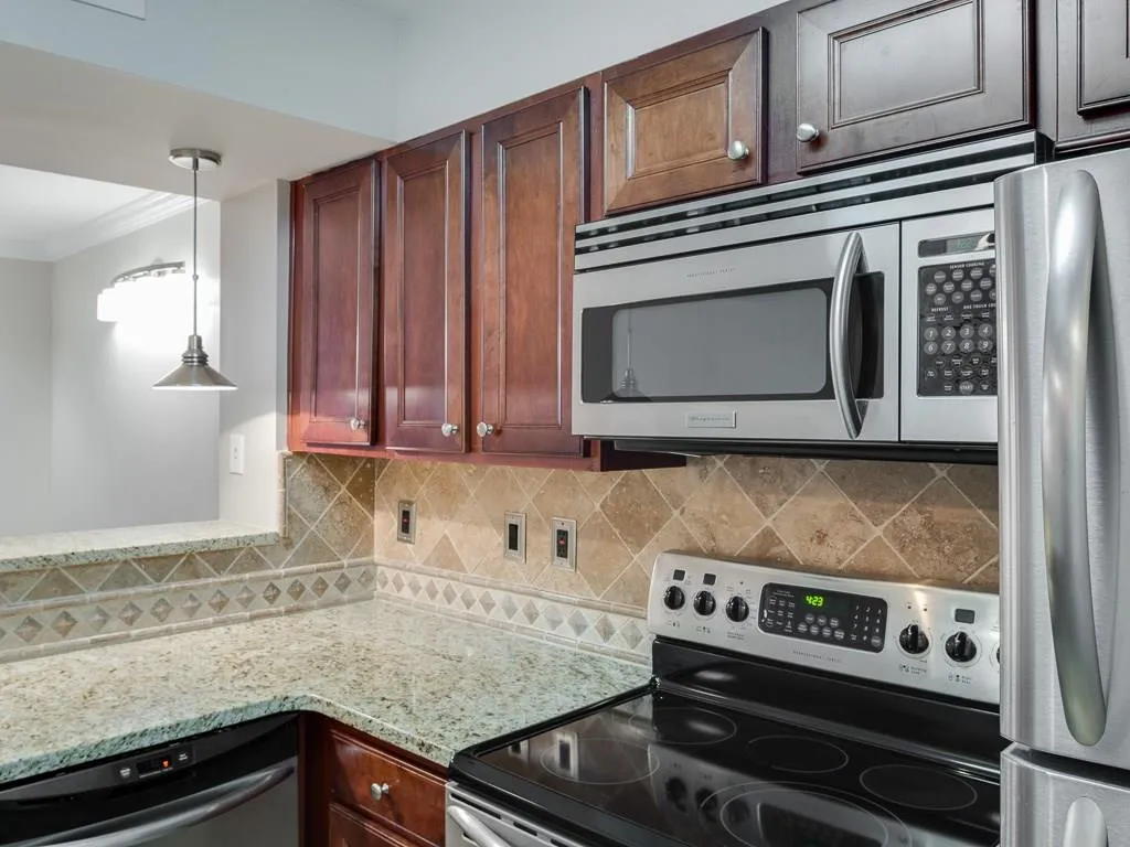795 Hammond Drive Unit 913, Atlanta, Georgia 30328, 2 Bedrooms Bedrooms, ,2 BathroomsBathrooms,Residential,Sold,795 Hammond Drive Unit 913,5799059