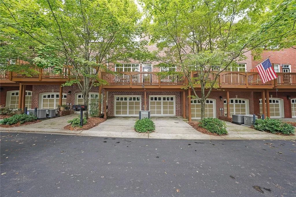 5434 Glenridge View, Atlanta, Georgia 30342, 3 Bedrooms Bedrooms, ,3 BathroomsBathrooms,Residential,For Sale,5434 Glenridge View,7656097 5434 Glenridge View, Atlanta, Georgia 30342, 3 Bedrooms Bedrooms, ,3 BathroomsBathrooms,Residential,For Sale,5434 Glenridge View,7656097