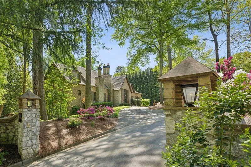 105 Kingston Manor, Atlanta, Georgia 30342, 7 Bedrooms Bedrooms, ,7 BathroomsBathrooms,Residential,For Sale,105 Kingston Manor,7699271