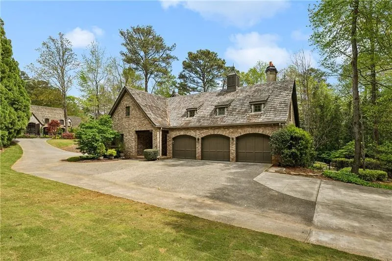 105 Kingston Manor, Atlanta, Georgia 30342, 7 Bedrooms Bedrooms, ,7 BathroomsBathrooms,Residential,For Sale,105 Kingston Manor,7699271
