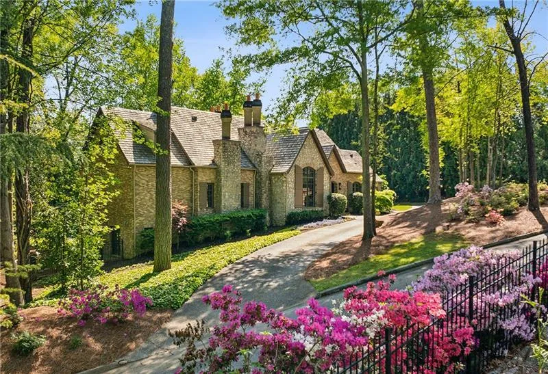 105 Kingston Manor, Atlanta, Georgia 30342, 7 Bedrooms Bedrooms, ,7 BathroomsBathrooms,Residential,For Sale,105 Kingston Manor,7699271