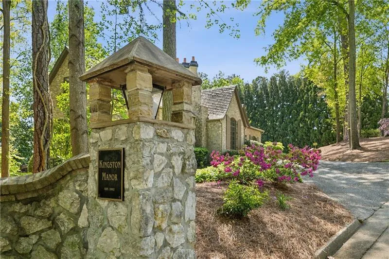 105 Kingston Manor, Atlanta, Georgia 30342, 7 Bedrooms Bedrooms, ,7 BathroomsBathrooms,Residential,For Sale,105 Kingston Manor,7699271