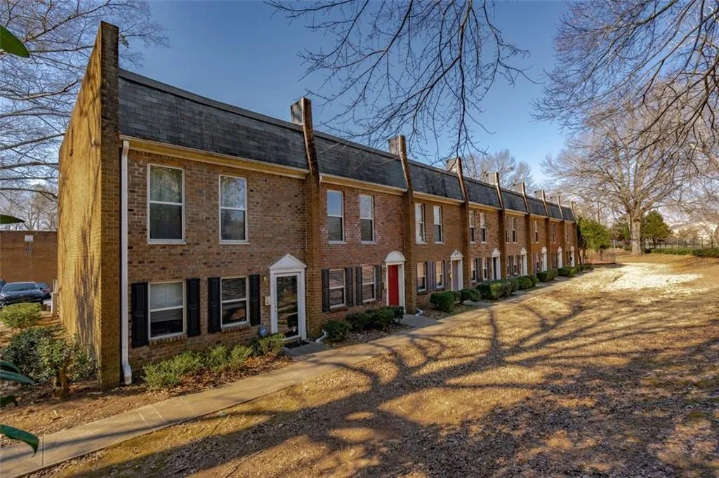 175 N River Drive Unit B, Atlanta, Georgia 30350, 2 Bedrooms Bedrooms, ,2 BathroomsBathrooms,Residential,Sold,175 N River Drive Unit B,6999931