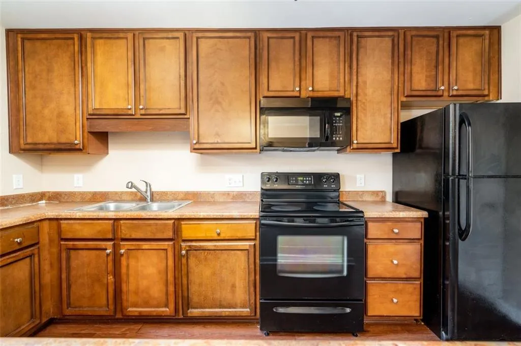 175 N River Drive Unit B, Atlanta, Georgia 30350, 2 Bedrooms Bedrooms, ,2 BathroomsBathrooms,Residential,Sold,175 N River Drive Unit B,6999931