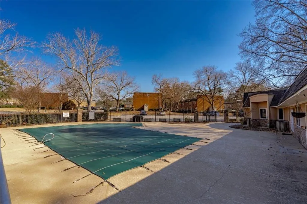 175 N River Drive Unit B, Atlanta, Georgia 30350, 2 Bedrooms Bedrooms, ,2 BathroomsBathrooms,Residential,Sold,175 N River Drive Unit B,6999931