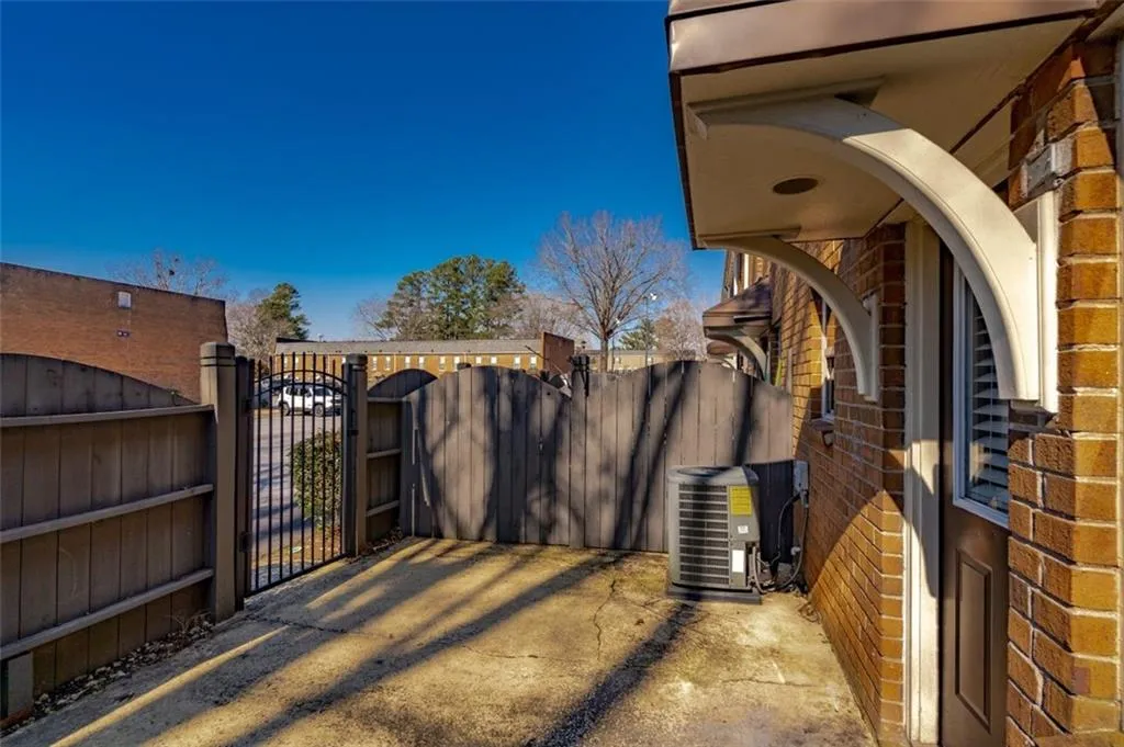175 N River Drive Unit B, Atlanta, Georgia 30350, 2 Bedrooms Bedrooms, ,2 BathroomsBathrooms,Residential,Sold,175 N River Drive Unit B,6999931