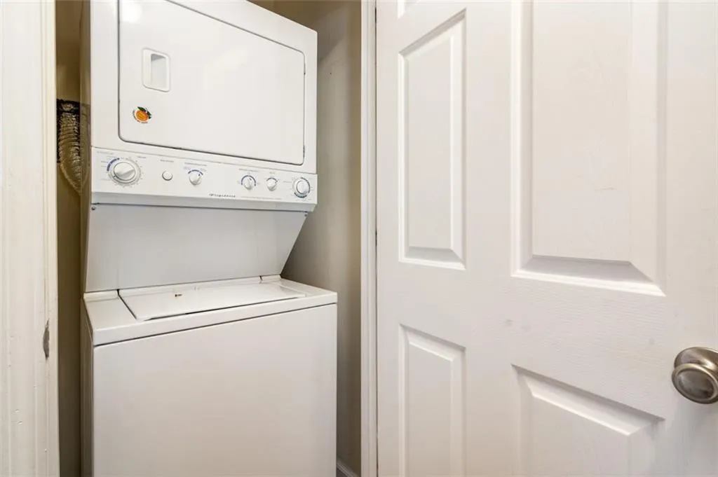 175 N River Drive Unit B, Atlanta, Georgia 30350, 2 Bedrooms Bedrooms, ,2 BathroomsBathrooms,Residential,Sold,175 N River Drive Unit B,6999931