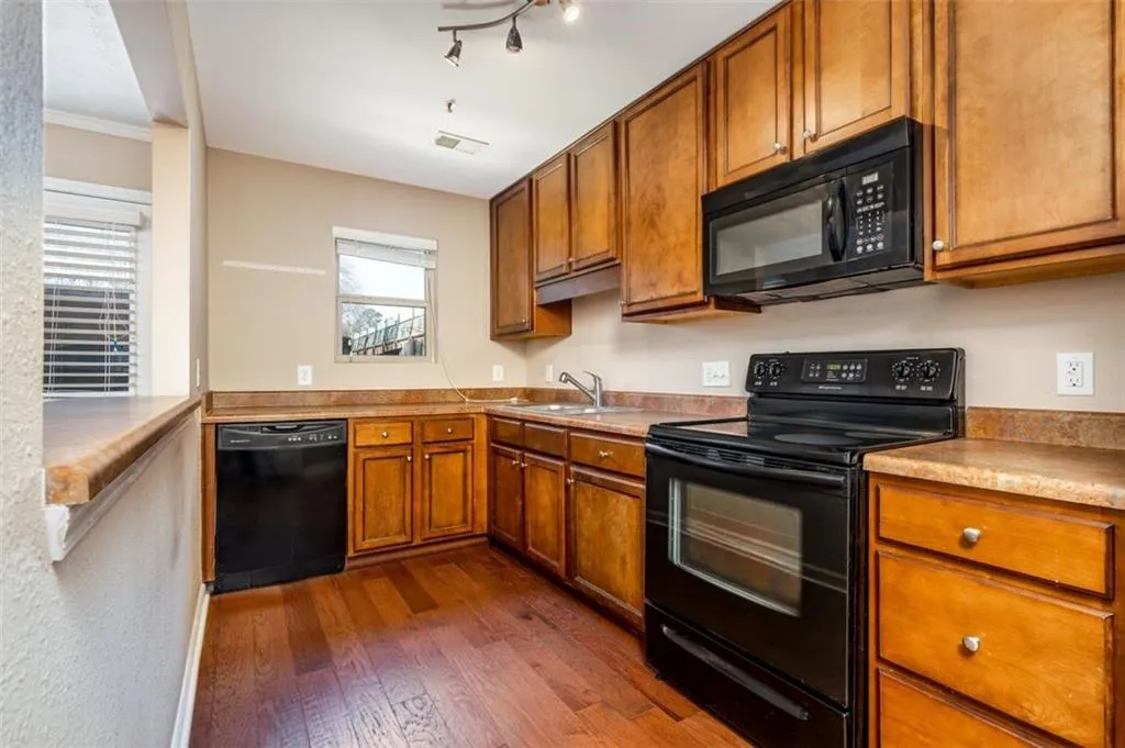 175 N River Drive Unit B, Atlanta, Georgia 30350, 2 Bedrooms Bedrooms, ,2 BathroomsBathrooms,Residential,Sold,175 N River Drive Unit B,6999931