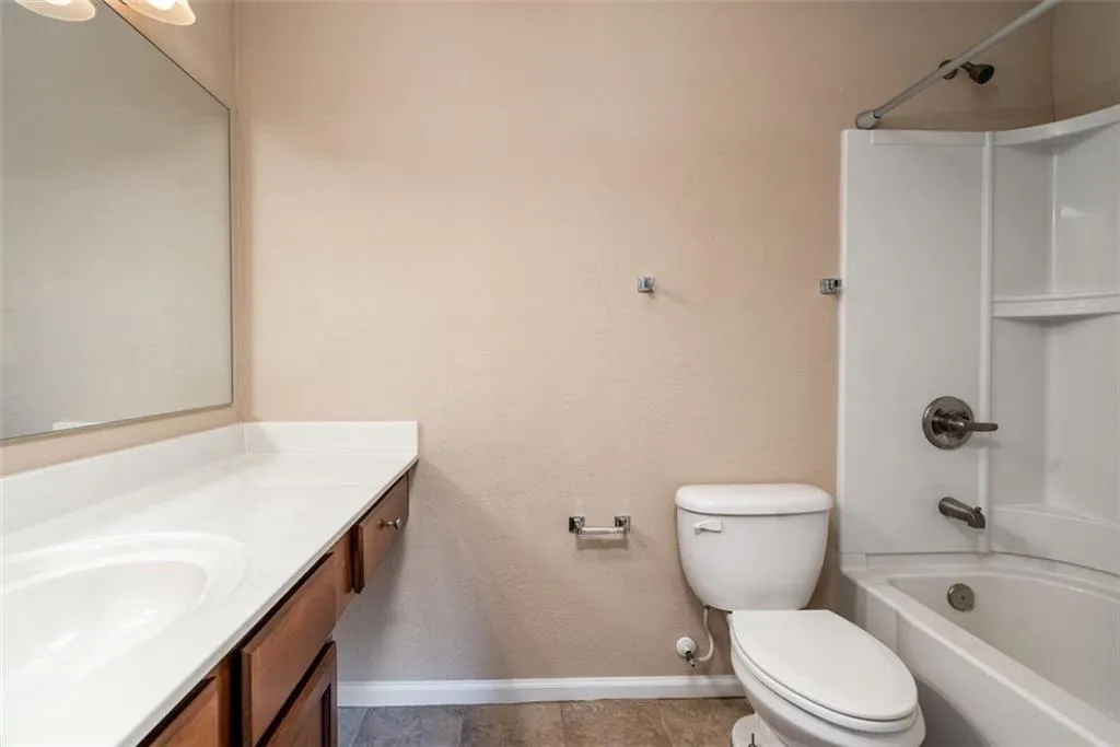175 N River Drive Unit B, Atlanta, Georgia 30350, 2 Bedrooms Bedrooms, ,2 BathroomsBathrooms,Residential,Sold,175 N River Drive Unit B,6999931