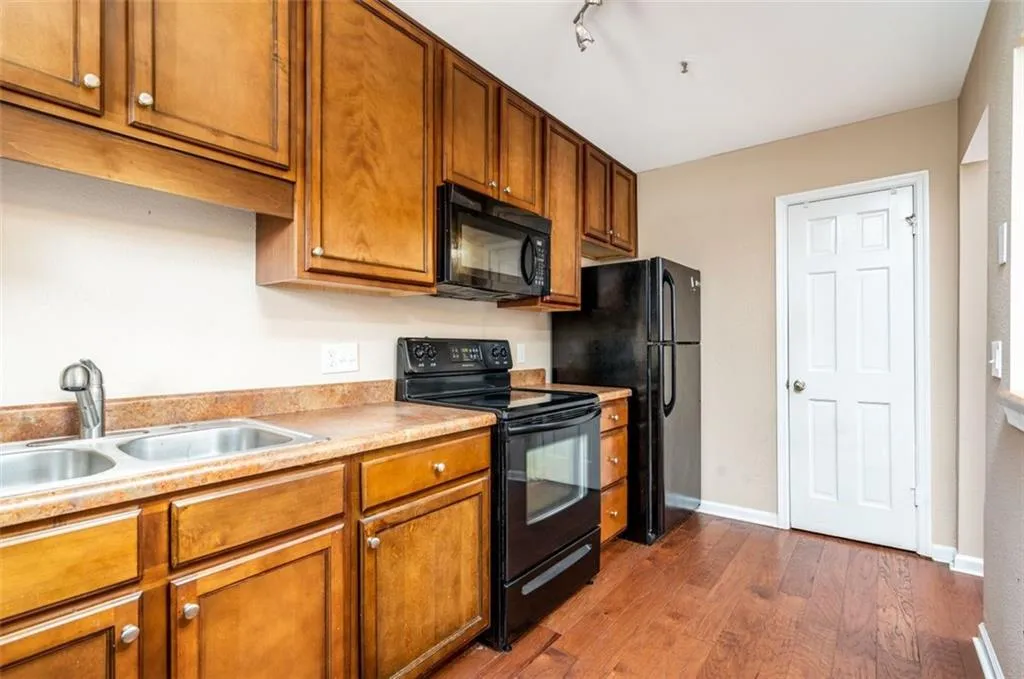 175 N River Drive Unit B, Atlanta, Georgia 30350, 2 Bedrooms Bedrooms, ,2 BathroomsBathrooms,Residential,Sold,175 N River Drive Unit B,6999931