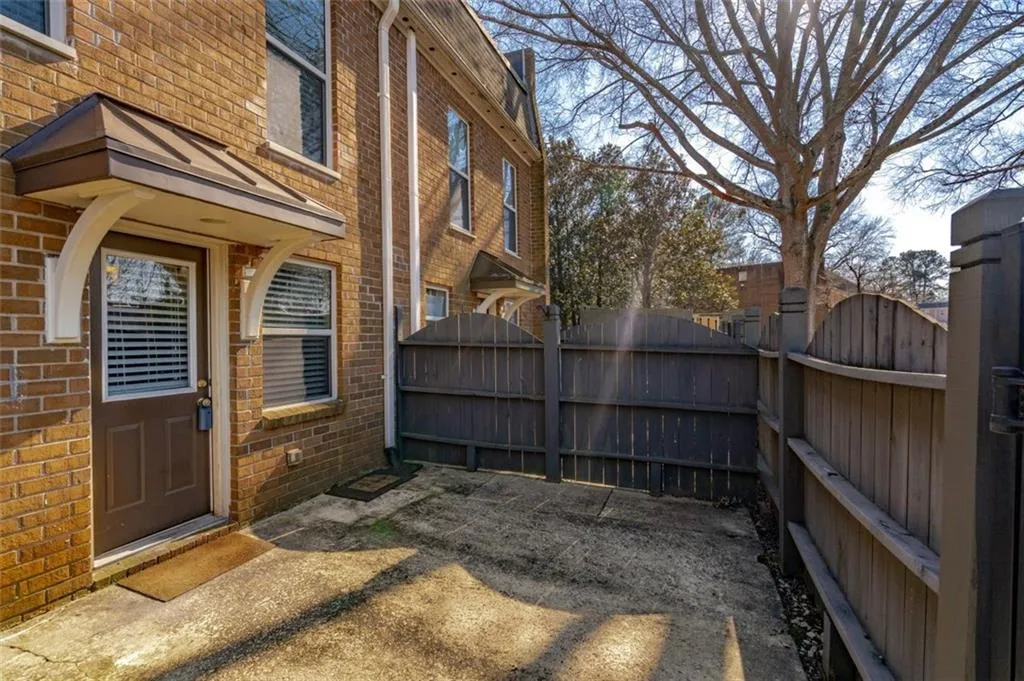 175 N River Drive Unit B, Atlanta, Georgia 30350, 2 Bedrooms Bedrooms, ,2 BathroomsBathrooms,Residential,Sold,175 N River Drive Unit B,6999931