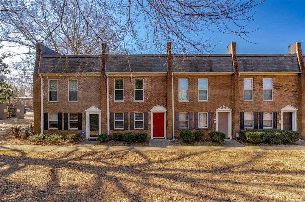 175 N River Drive Unit B, Atlanta, Georgia 30350, 2 Bedrooms Bedrooms, ,2 BathroomsBathrooms,Residential,Sold,175 N River Drive Unit B,6999931