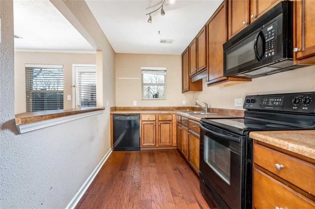 175 N River Drive Unit B, Atlanta, Georgia 30350, 2 Bedrooms Bedrooms, ,2 BathroomsBathrooms,Residential,Sold,175 N River Drive Unit B,6999931