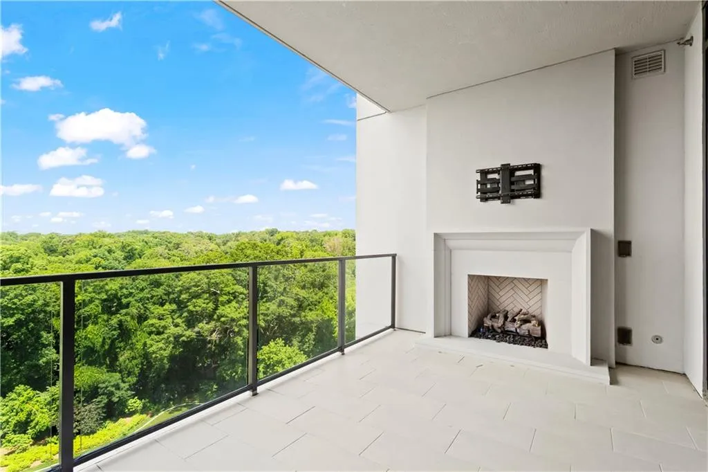 2520 Peachtree Road Nw Unit 1003, Atlanta, Georgia 30305, 2 Bedrooms Bedrooms, 0 ,3 BathroomsBathrooms,Residential,For Sale,2520 Peachtree Road Nw Unit 1003,7792398