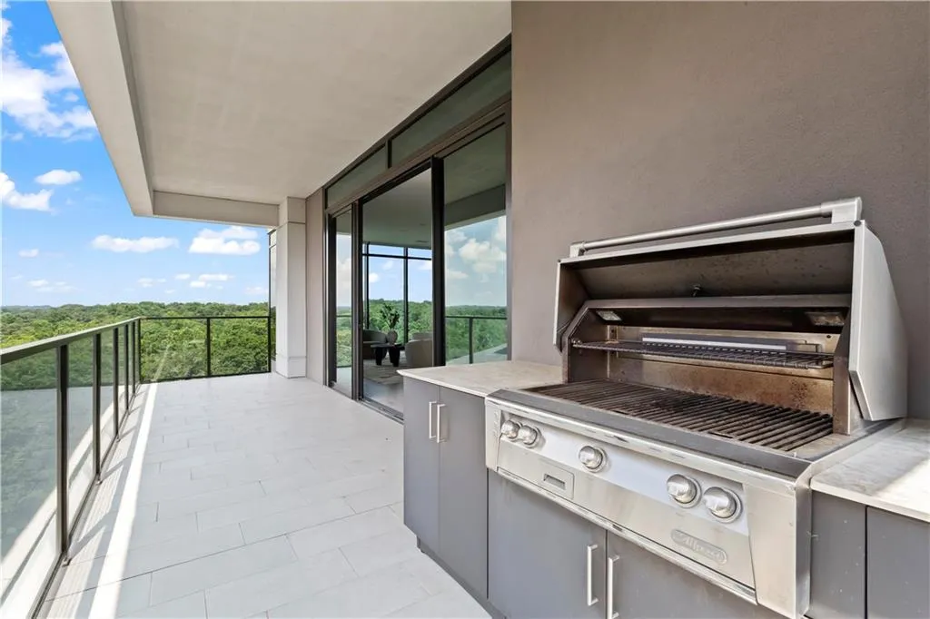 2520 Peachtree Road Nw Unit 1003, Atlanta, Georgia 30305, 2 Bedrooms Bedrooms, 0 ,3 BathroomsBathrooms,Residential,For Sale,2520 Peachtree Road Nw Unit 1003,7792398