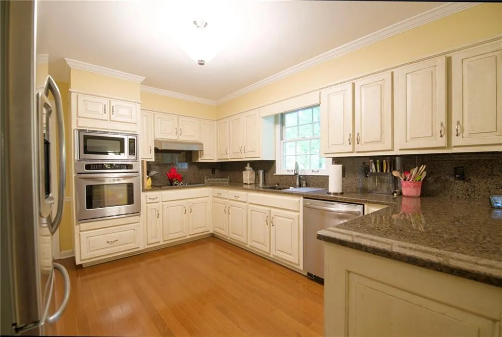 555 Spindlewick Drive, Atlanta, Georgia 30350, 4 Bedrooms Bedrooms, ,3 BathroomsBathrooms,Residential,For Sale,555 Spindlewick Drive,7759477
