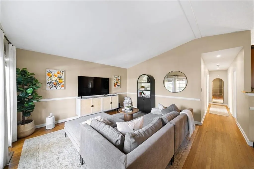 109 Spruell Springs Road, Atlanta, Georgia 30342, 2 Bedrooms Bedrooms, ,2 BathroomsBathrooms,Residential,For Sale,109 Spruell Springs Road,7721851
