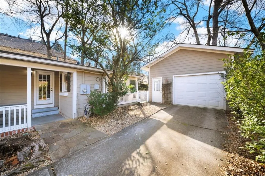 109 Spruell Springs Road, Atlanta, Georgia 30342, 2 Bedrooms Bedrooms, ,2 BathroomsBathrooms,Residential,For Sale,109 Spruell Springs Road,7721851