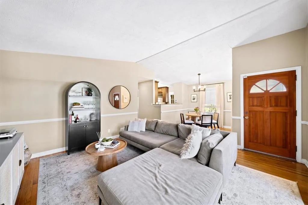 109 Spruell Springs Road, Atlanta, Georgia 30342, 2 Bedrooms Bedrooms, ,2 BathroomsBathrooms,Residential,For Sale,109 Spruell Springs Road,7721851